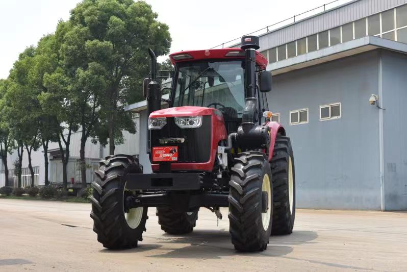 traktor pertanian 