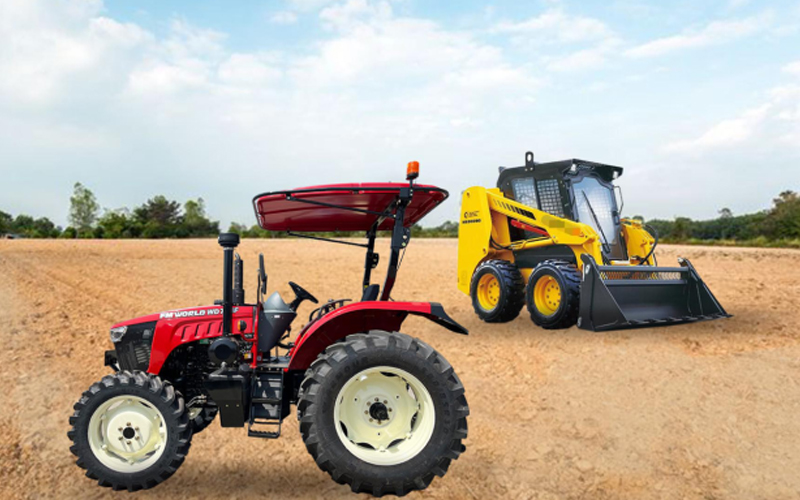  Traktor merah dan skid steer kuning beroperasi berdampingan di lapangan.