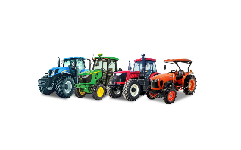 Traktor dari New Holland, John Deere, FMWorld, dan Kubota dipamerkan secara berdampingan.