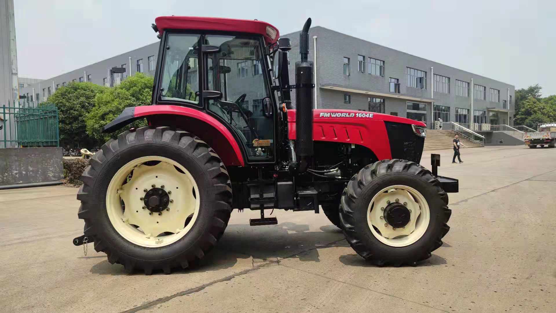 traktor pertanian 